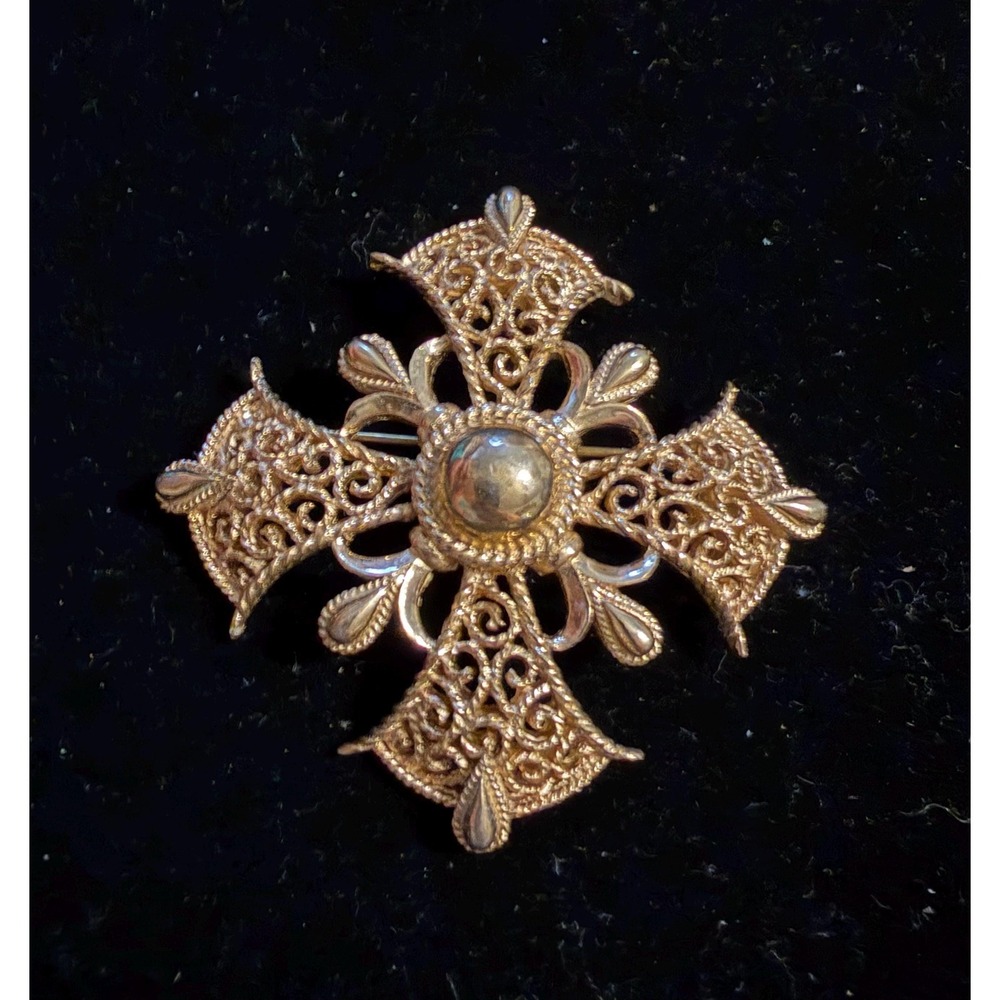Vintage Trifari Gold Tone Maltese Cross Brooch Pin